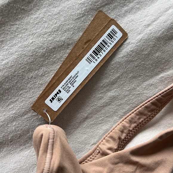 skims fits everybody square neck bodysuit - Picture 7 of 7